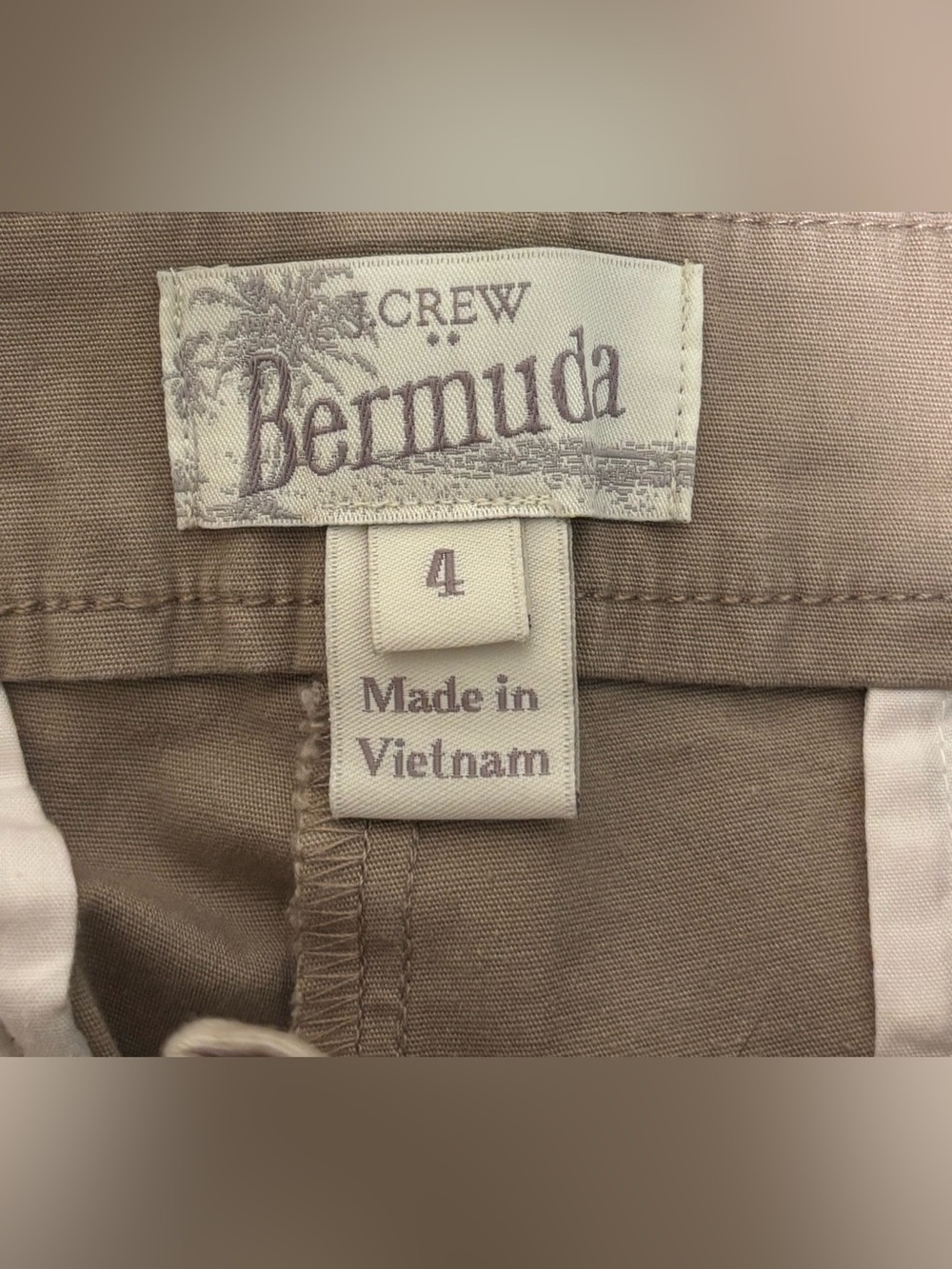 J.Crew Bermuda Shorts in Tan size 4 pockets front side and back zipper fly - Picture 4 of 8